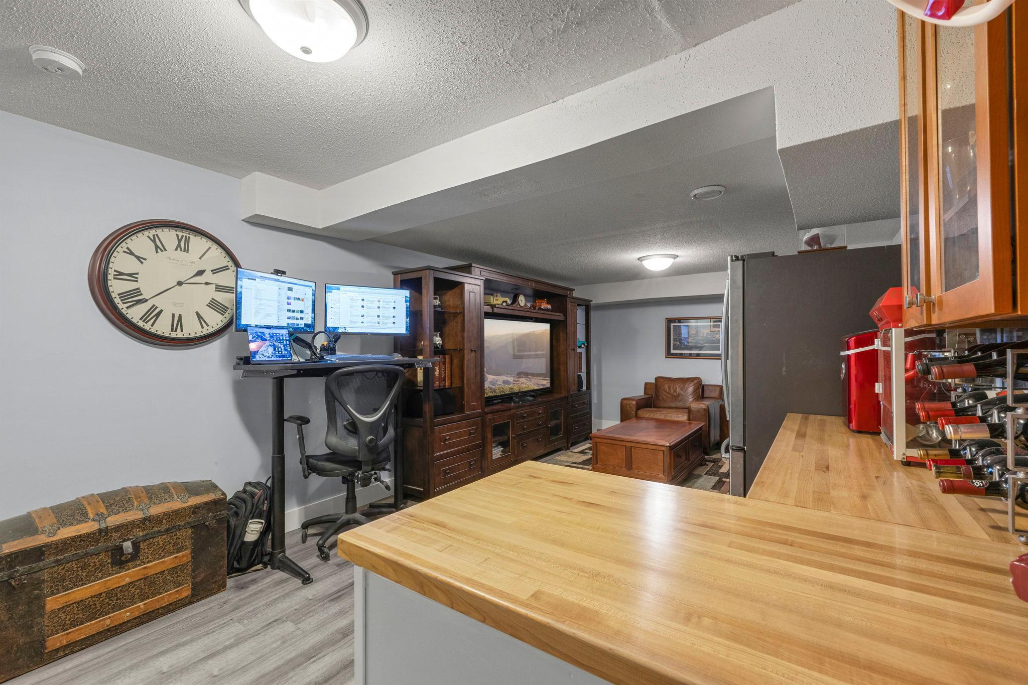 42-web-or-mls-4042 N Vincent Ave-15.jpg