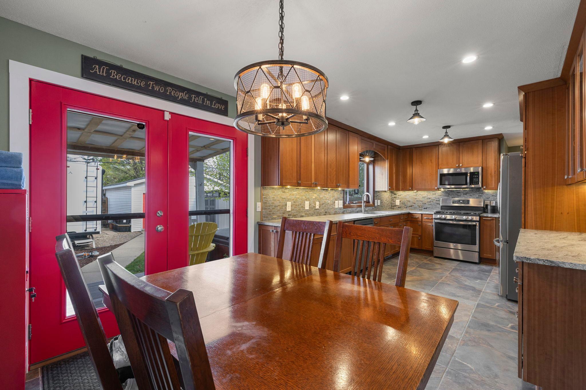 15-web-or-mls-4042 N Vincent Ave-105.jpg
