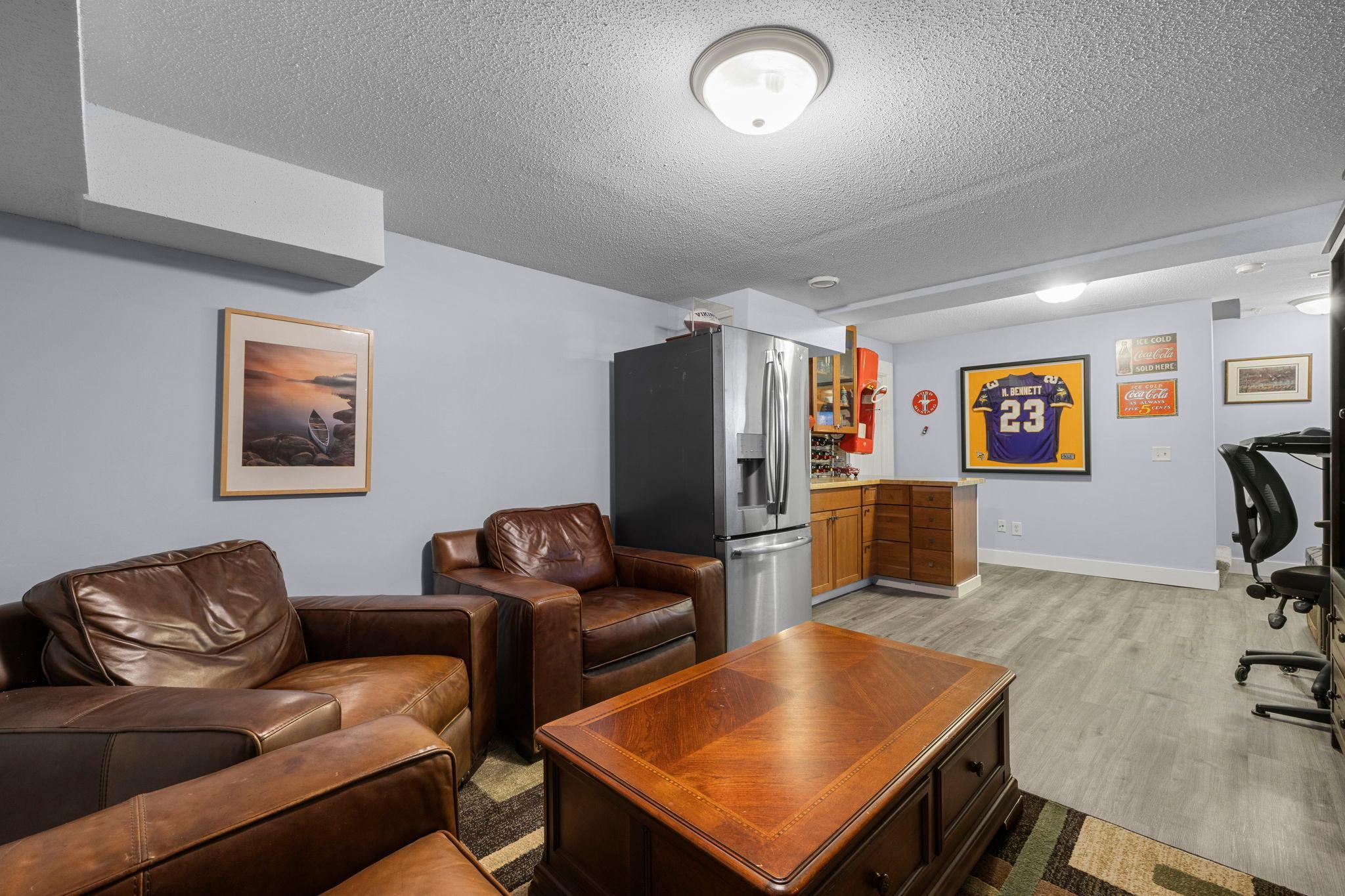 45-web-or-mls-4042 N Vincent Ave-30.jpg