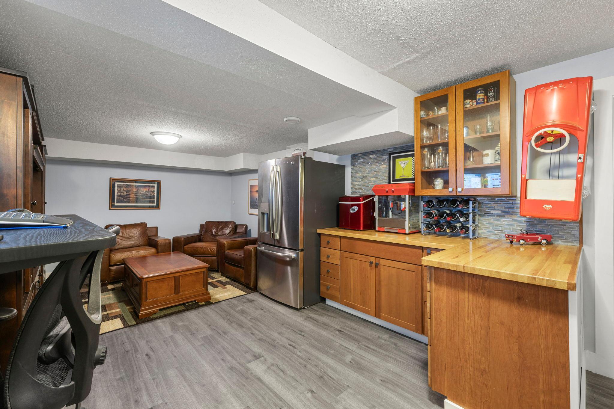 41-web-or-mls-4042 N Vincent Ave-10.jpg