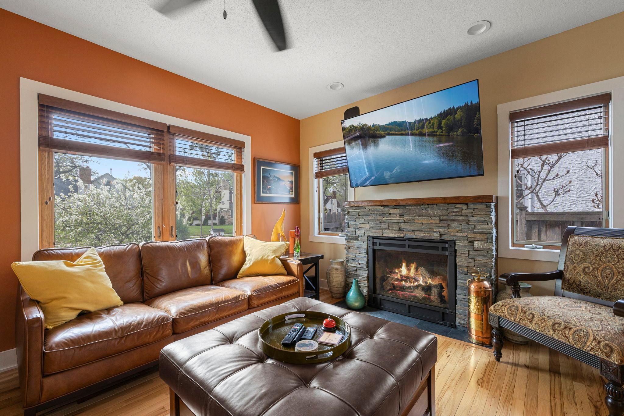11-web-or-mls-4042 N Vincent Ave-85.jpg