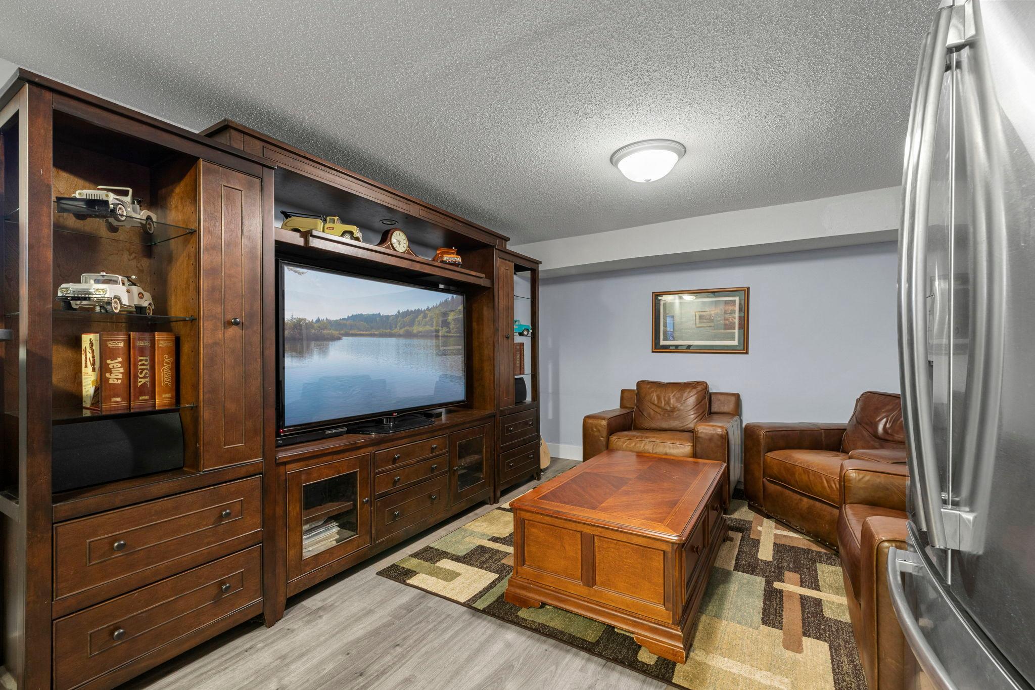 43-web-or-mls-4042 N Vincent Ave-20.jpg
