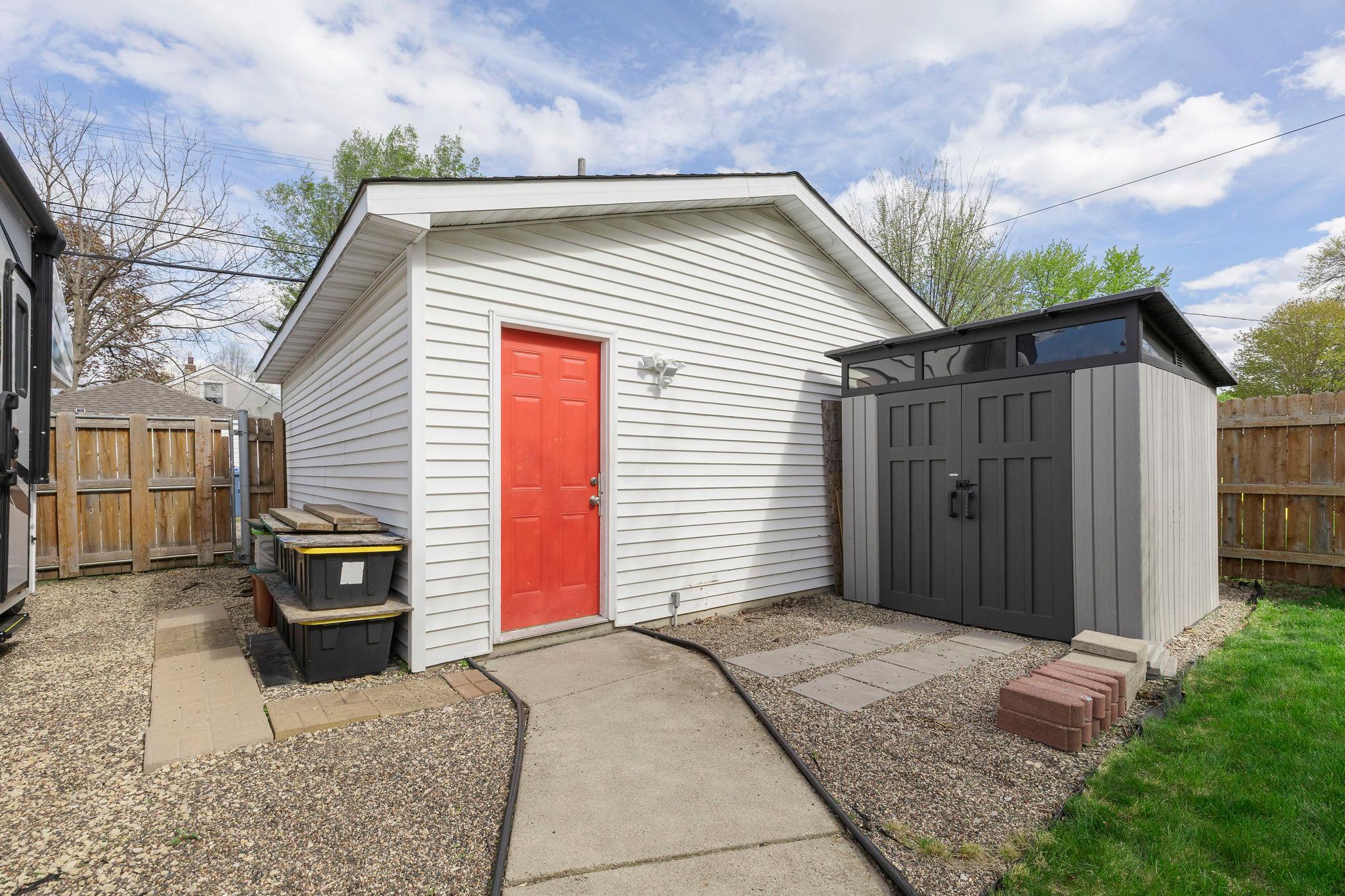 55-web-or-mls-4042 N Vincent Ave-130.jpg