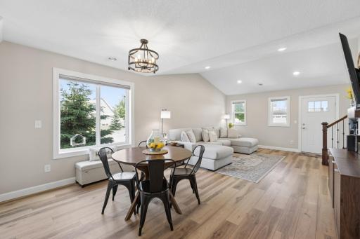 6986 Lancaster Way NE, Albertville, MN 55301