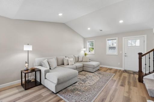 6986 Lancaster Way NE, Albertville, MN 55301