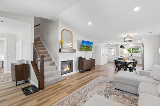 6986 Lancaster Way NE, Albertville, MN 55301