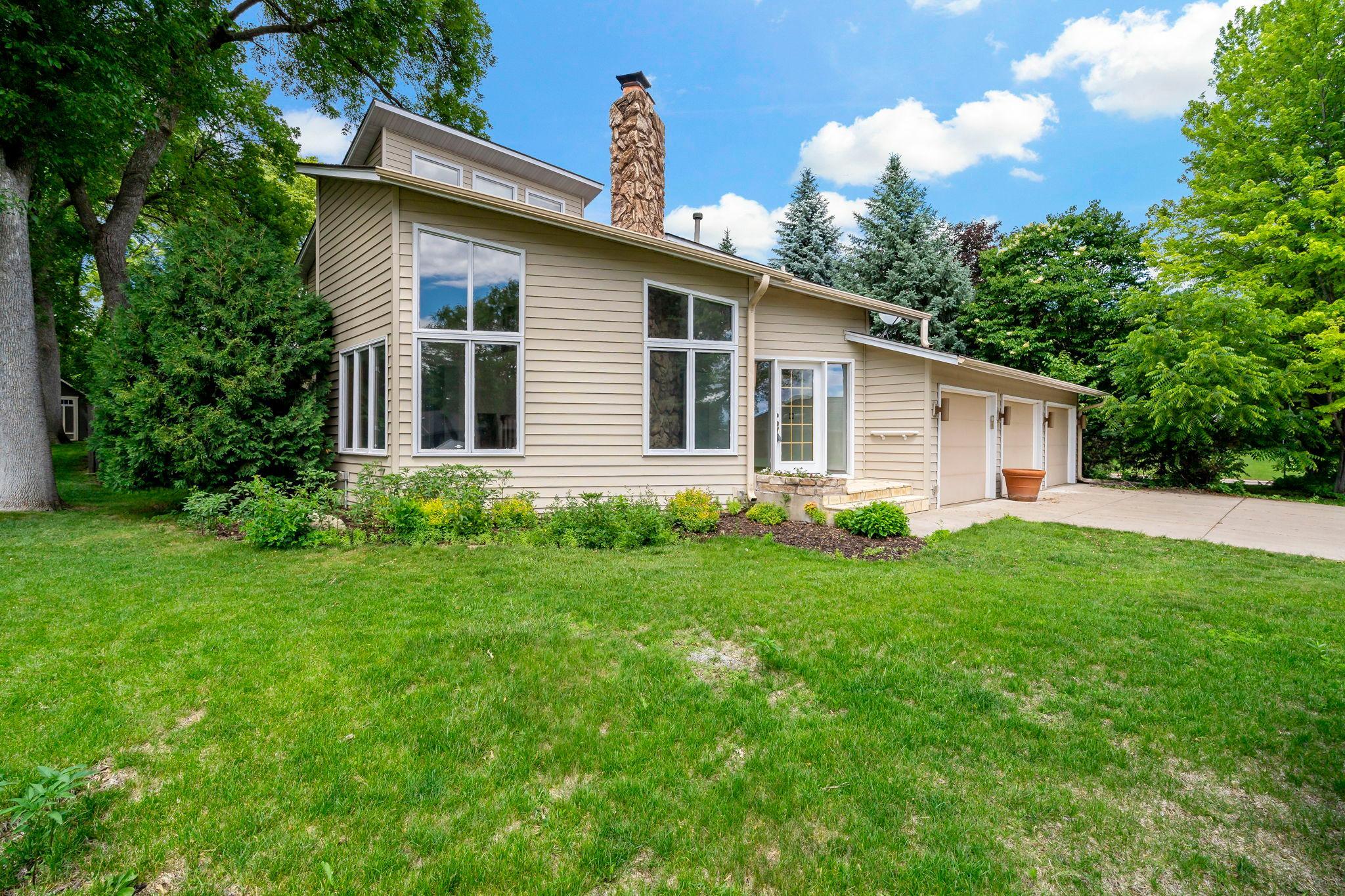 2-web-or-mls-10300 27th Ave Minneapolis MN_0003.jpg