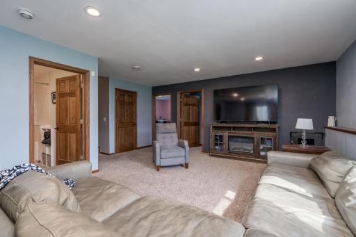 2080 Pratt Cir, Saint Peter, MN 56082
