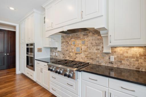 6357 Coteau Trail, Eden Prairie, MN 55344
