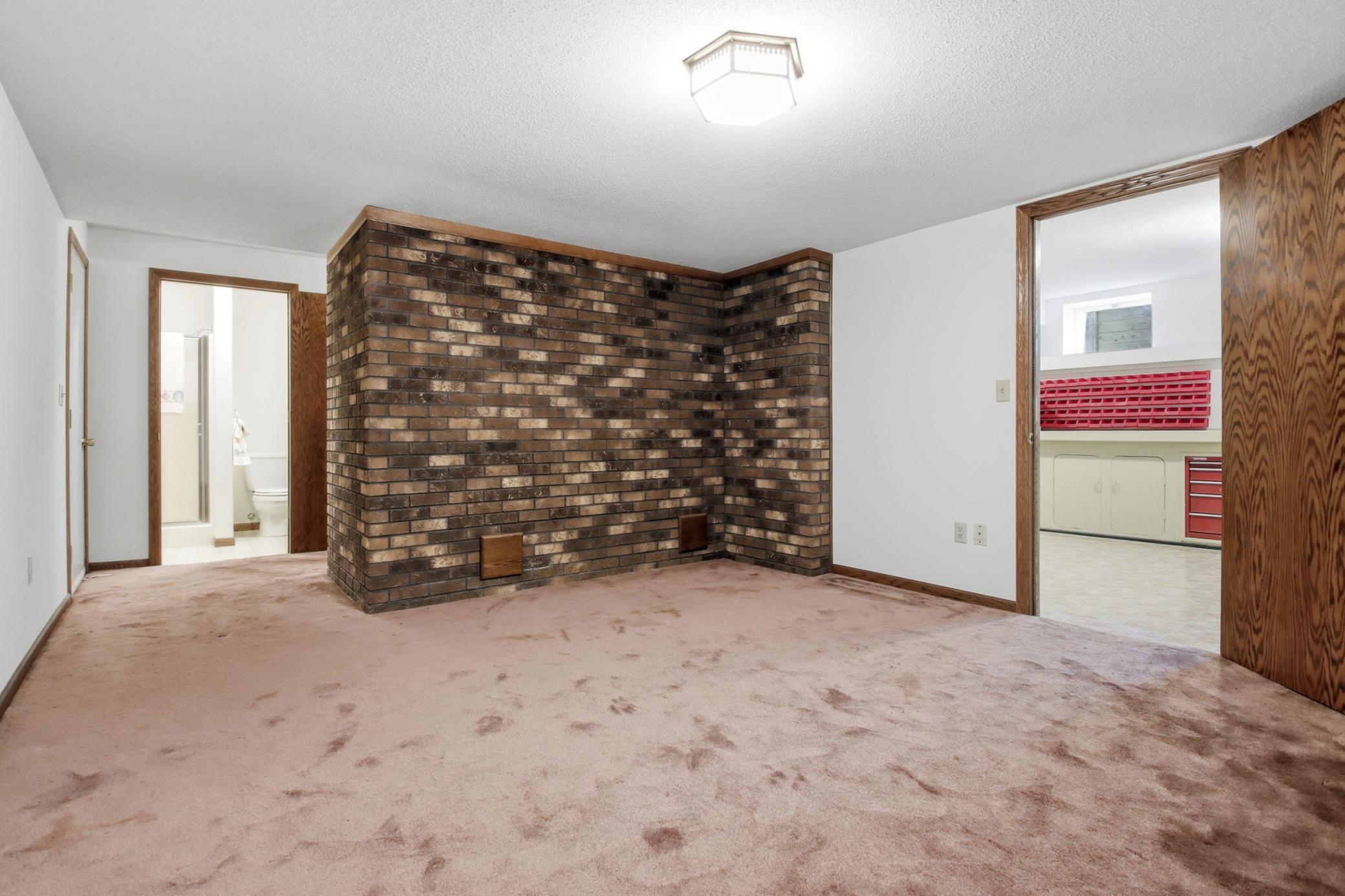 17_33-2932 plum tree cir n.jpg