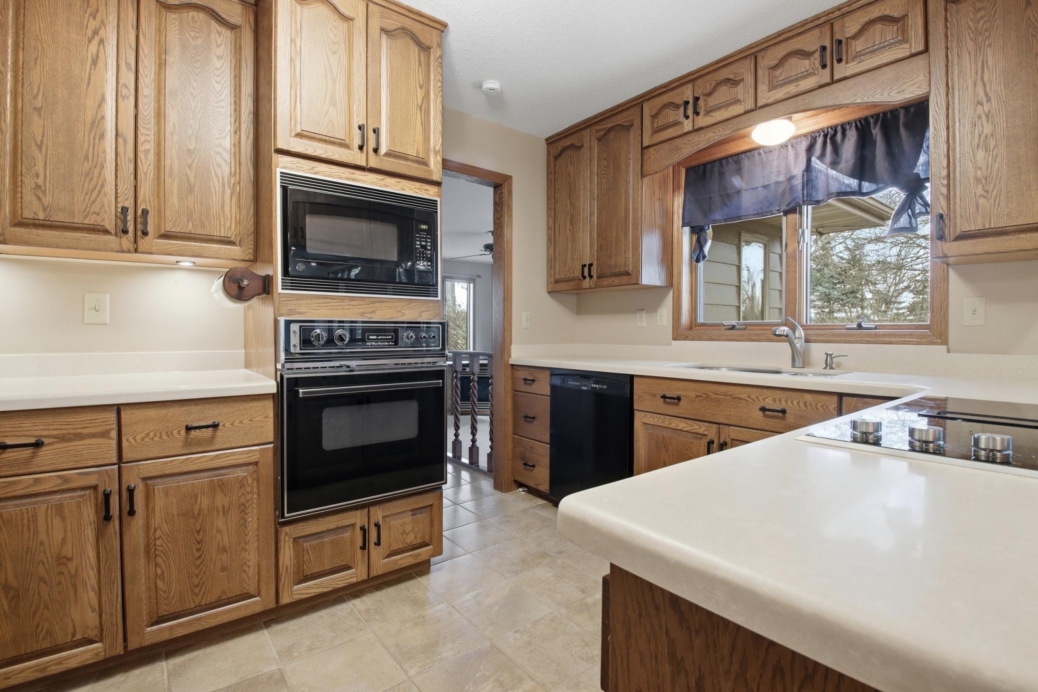 21_04-2932 plum tree cir n.jpg