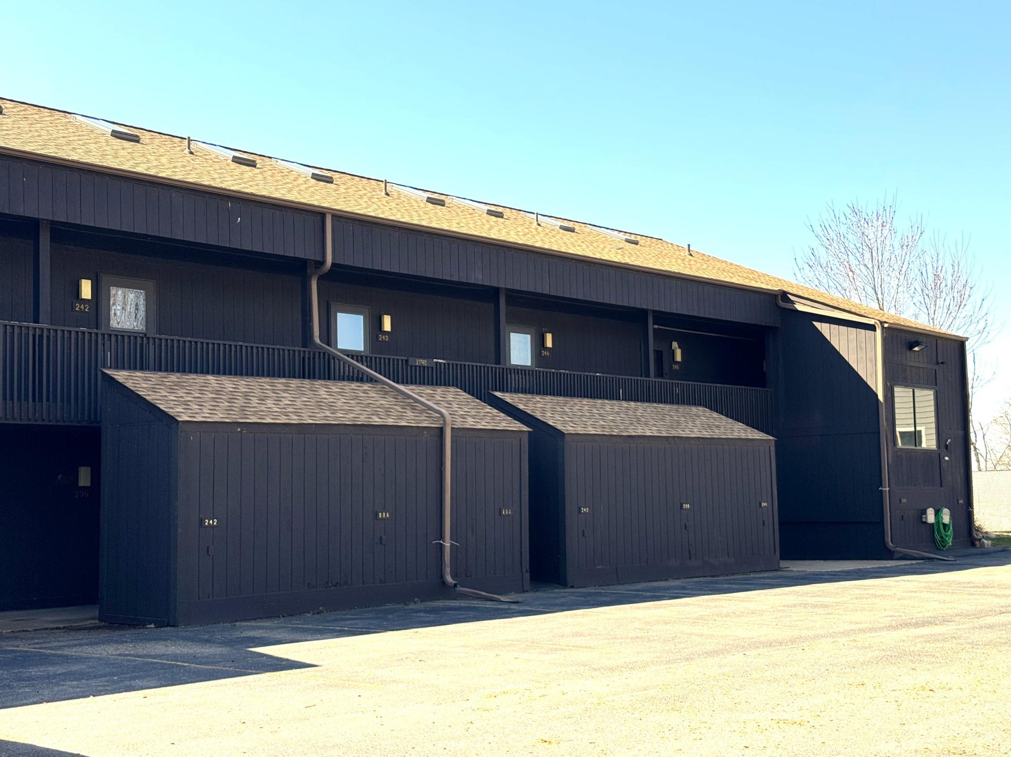 Back side of the condos............each unit has an assigned parking space and there is lots of room for guest parking.