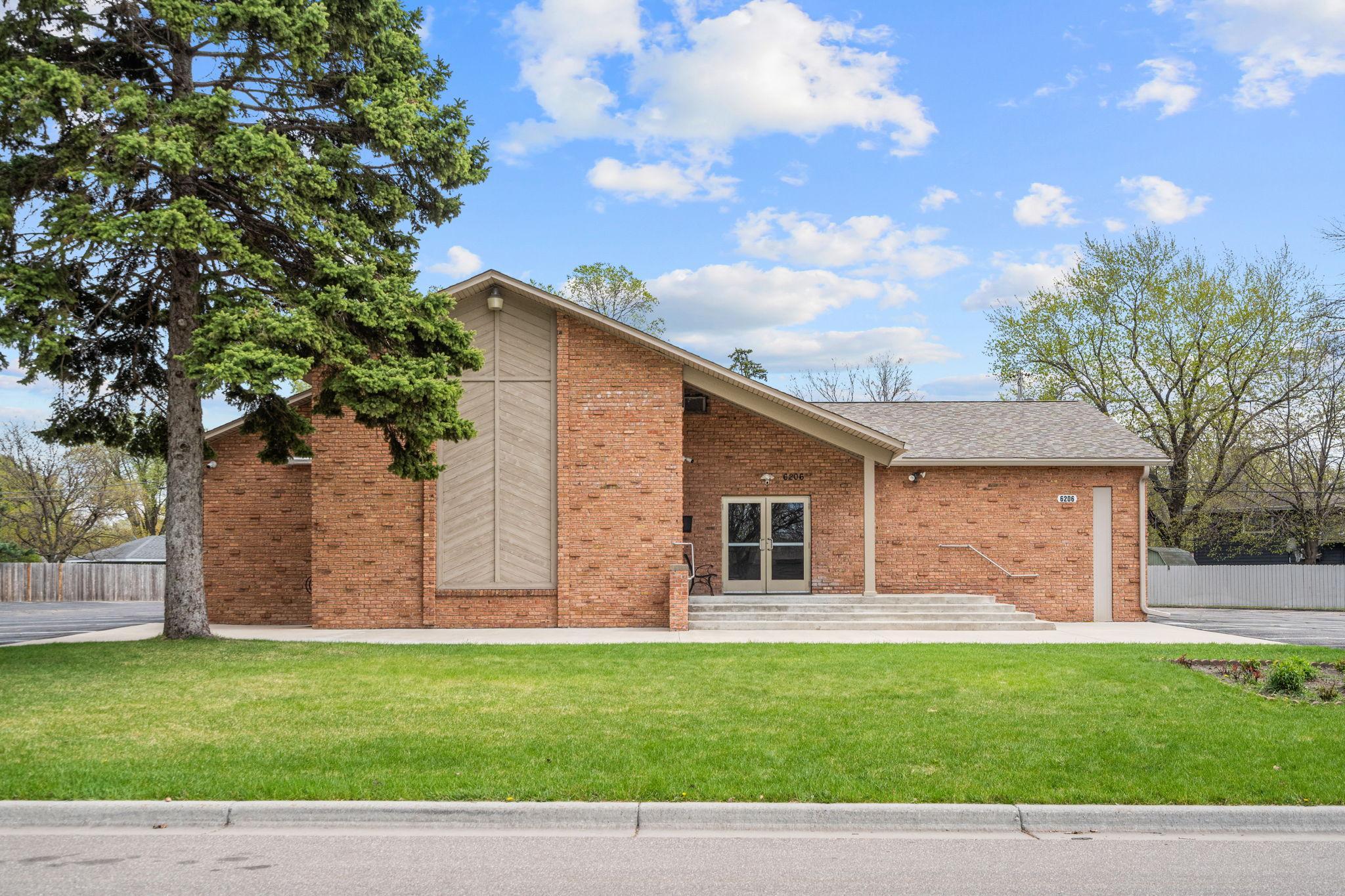 1-web-or-mls-6206 Lilac Dr-1.jpg