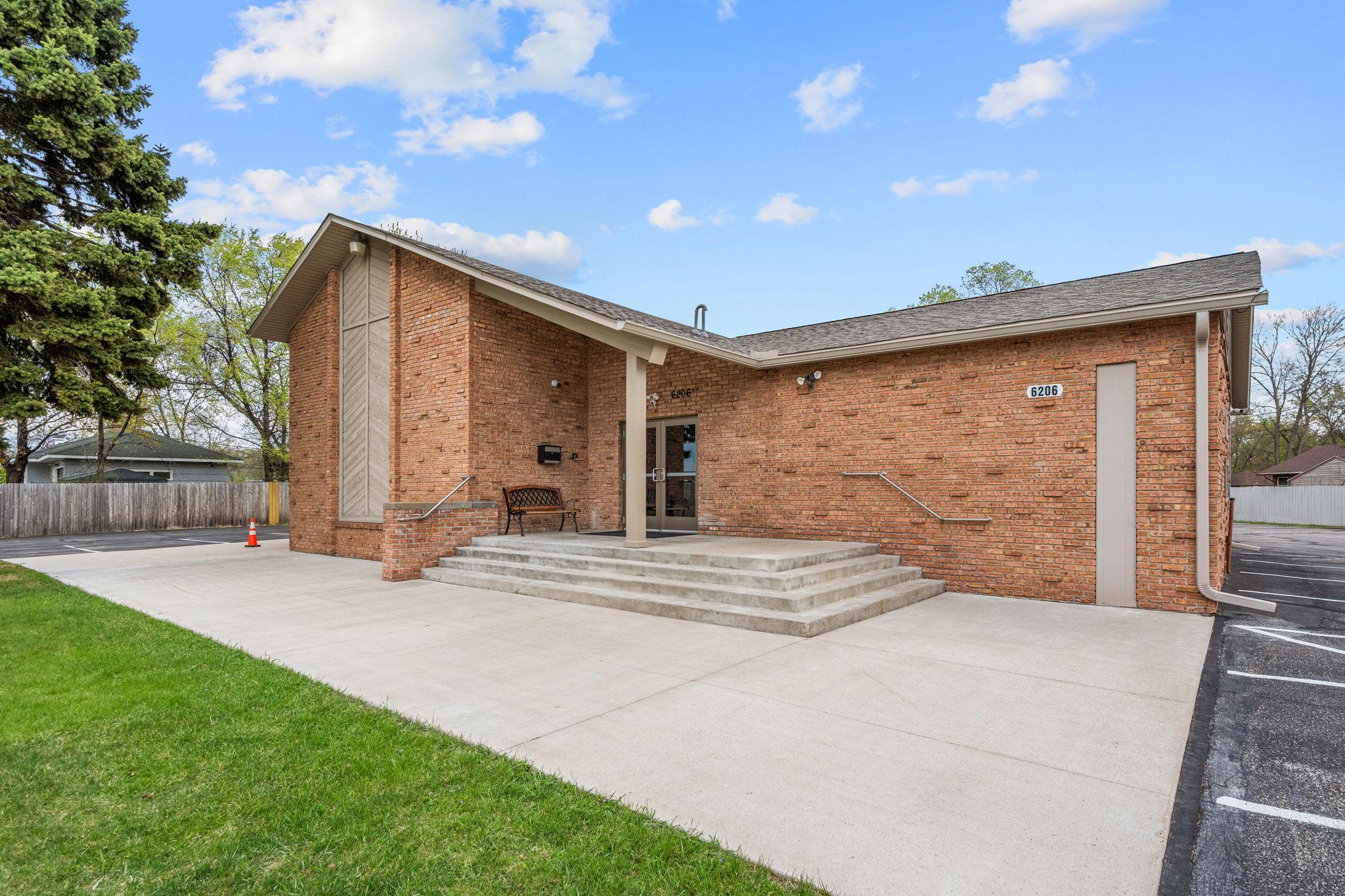 3-web-or-mls-6206 Lilac Dr-3.jpg