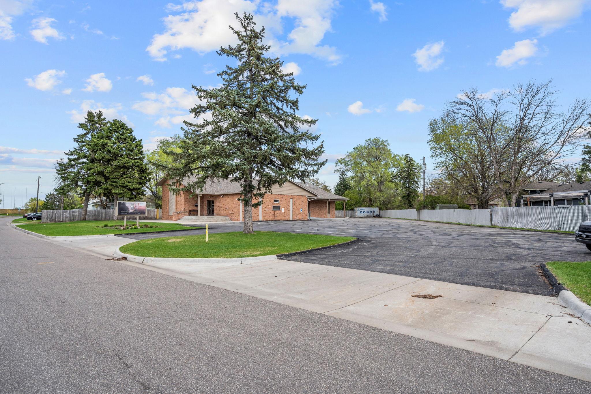 6-web-or-mls-6206 Lilac Dr-6.jpg