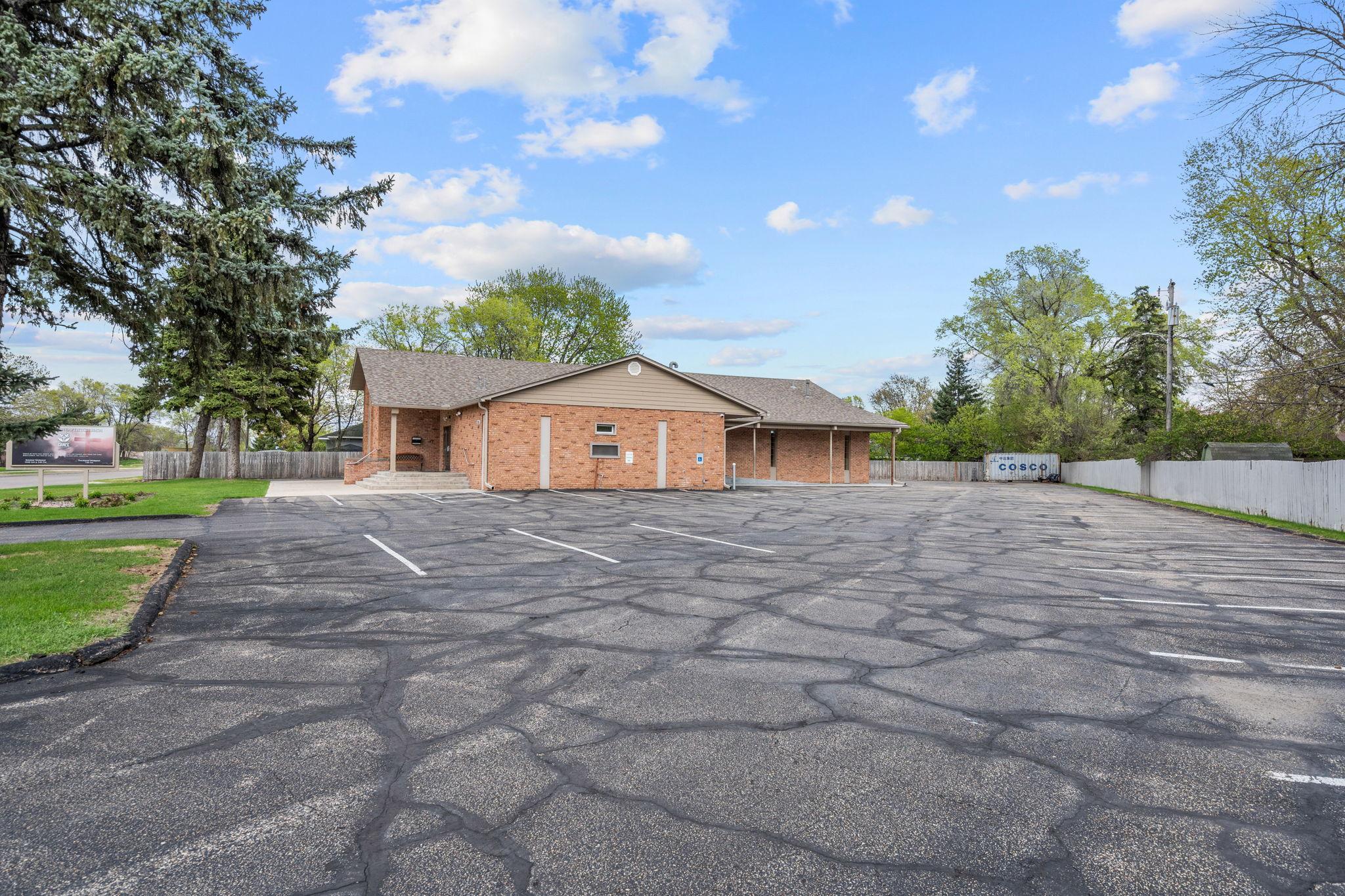 7-web-or-mls-6206 Lilac Dr-7.jpg