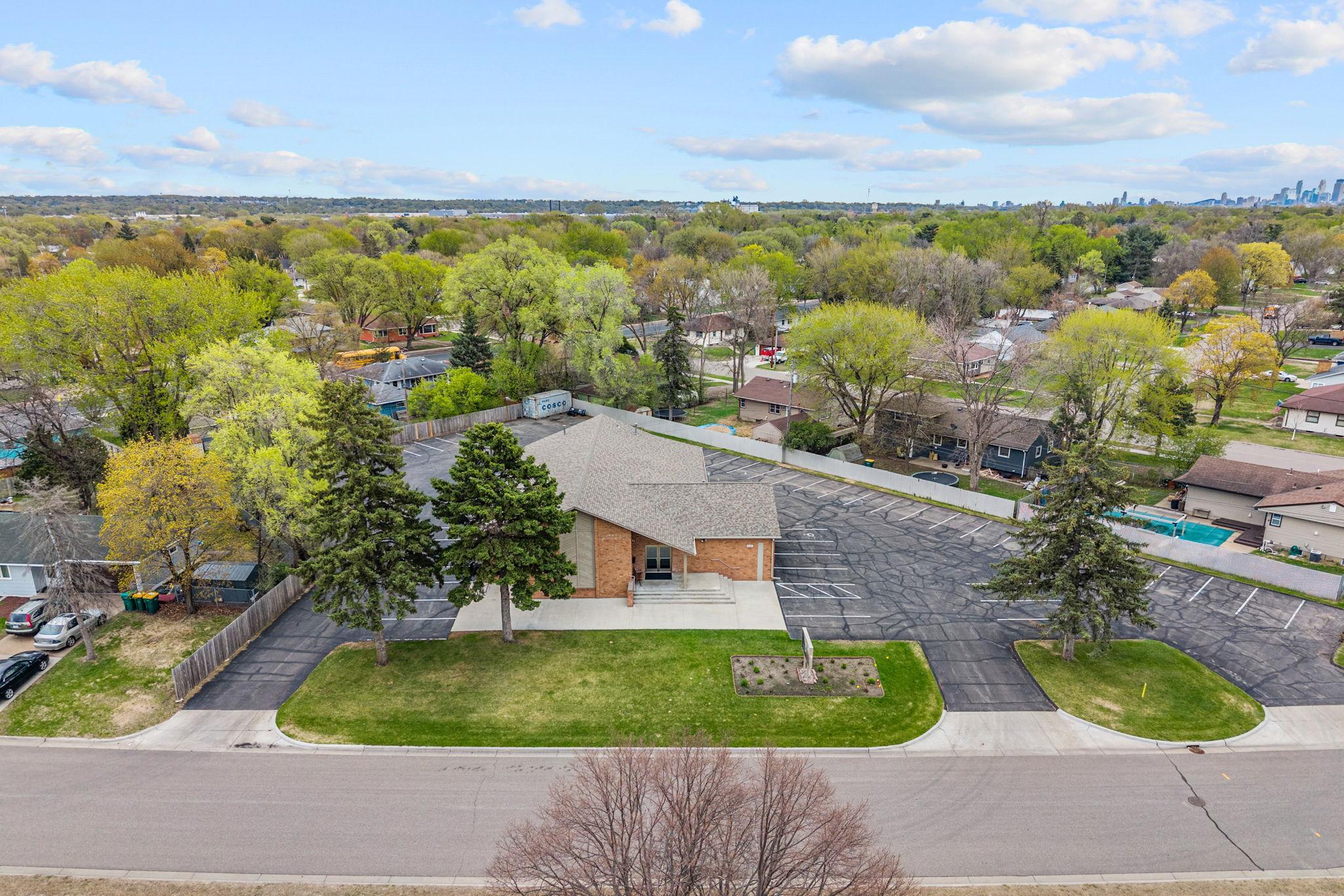 13-web-or-mls-6206 Lilac Dr-13.jpg