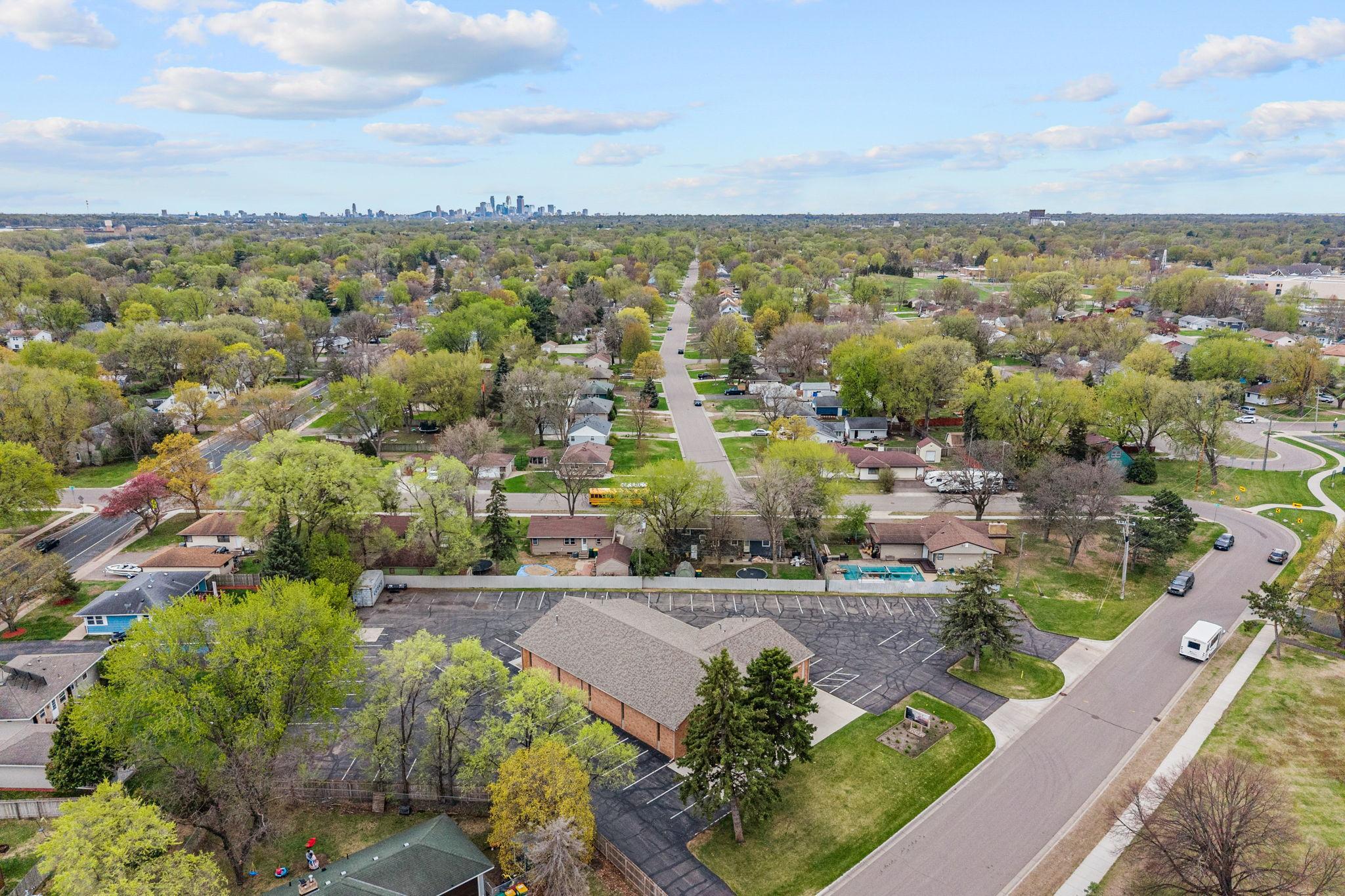 14-web-or-mls-6206 Lilac Dr-14.jpg