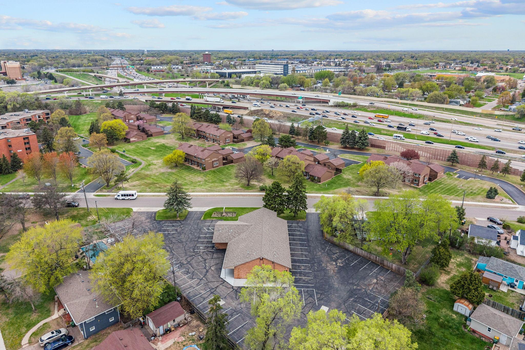 17-web-or-mls-6206 Lilac Dr-17.jpg