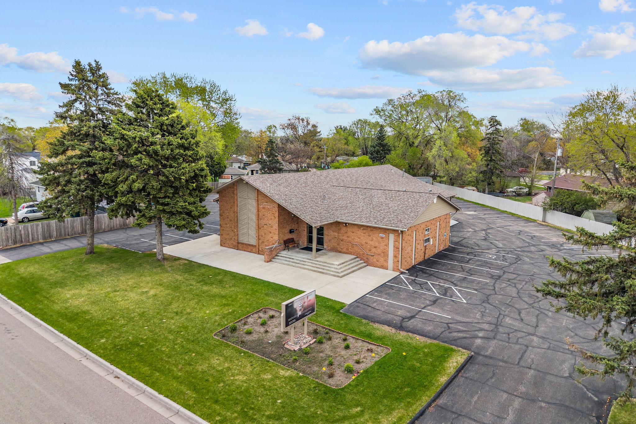 19-web-or-mls-6206 Lilac Dr-19.jpg