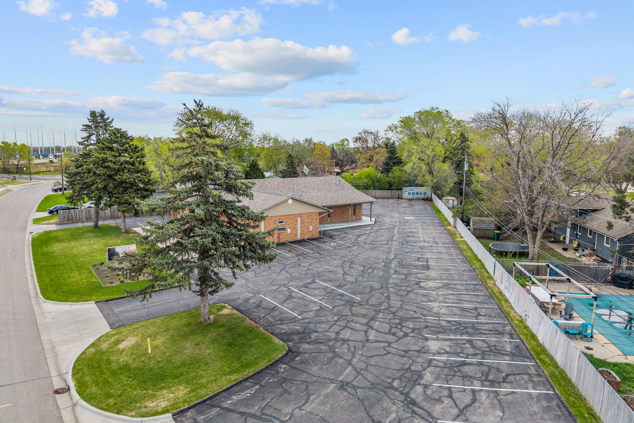21-web-or-mls-6206 Lilac Dr-21.jpg