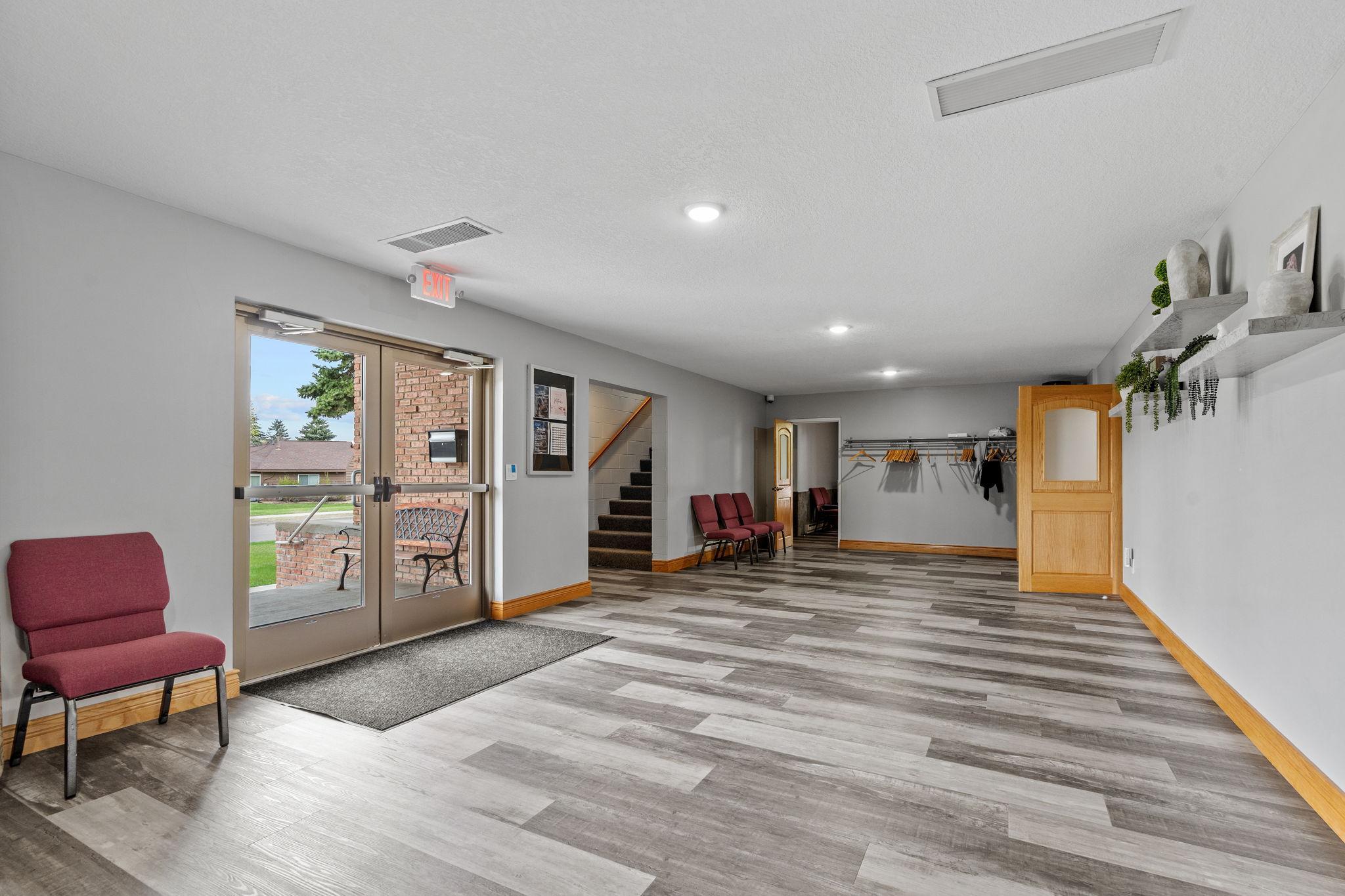 23-web-or-mls-6206 Lilac Dr-23.jpg