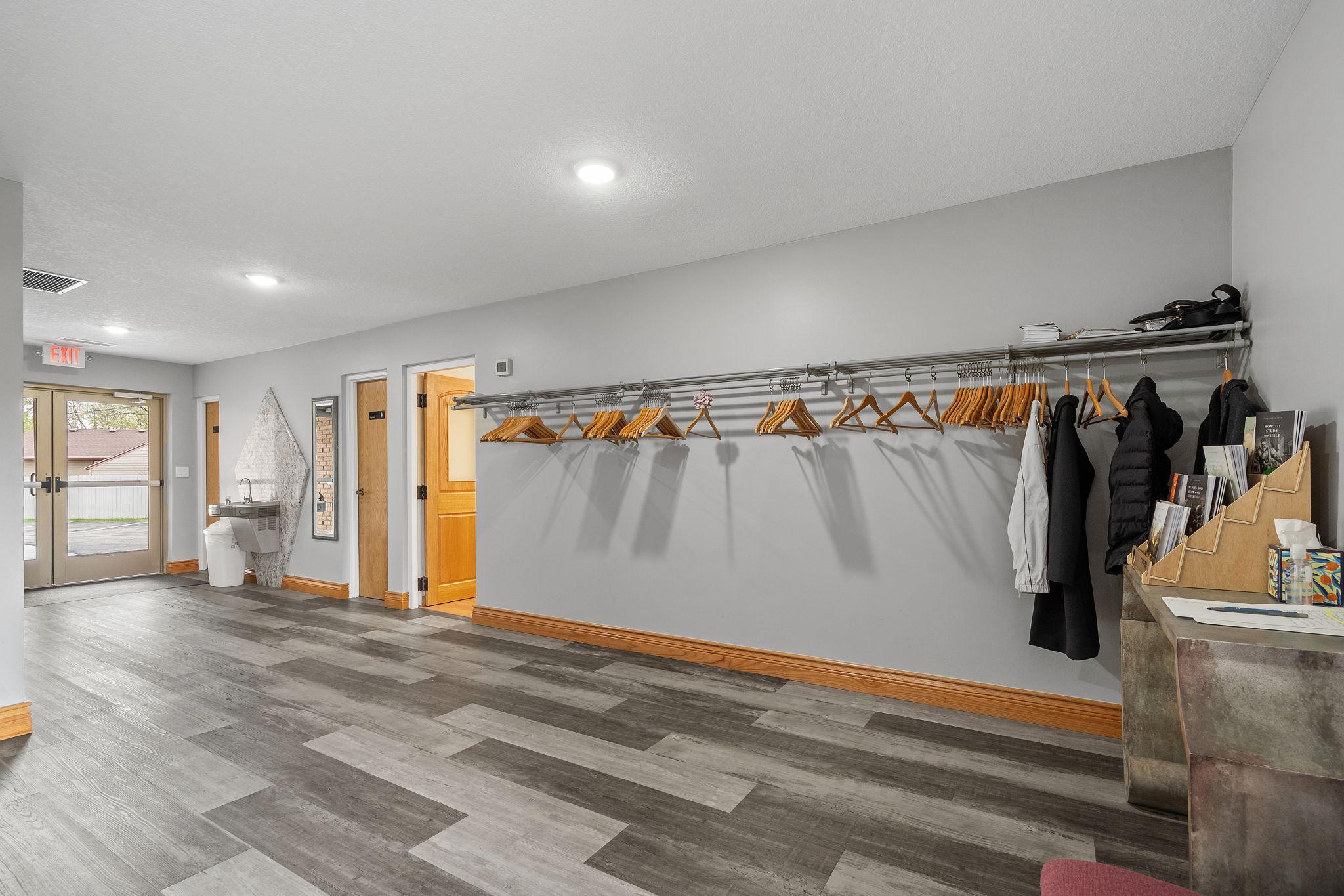 25-web-or-mls-6206 Lilac Dr-25.jpg