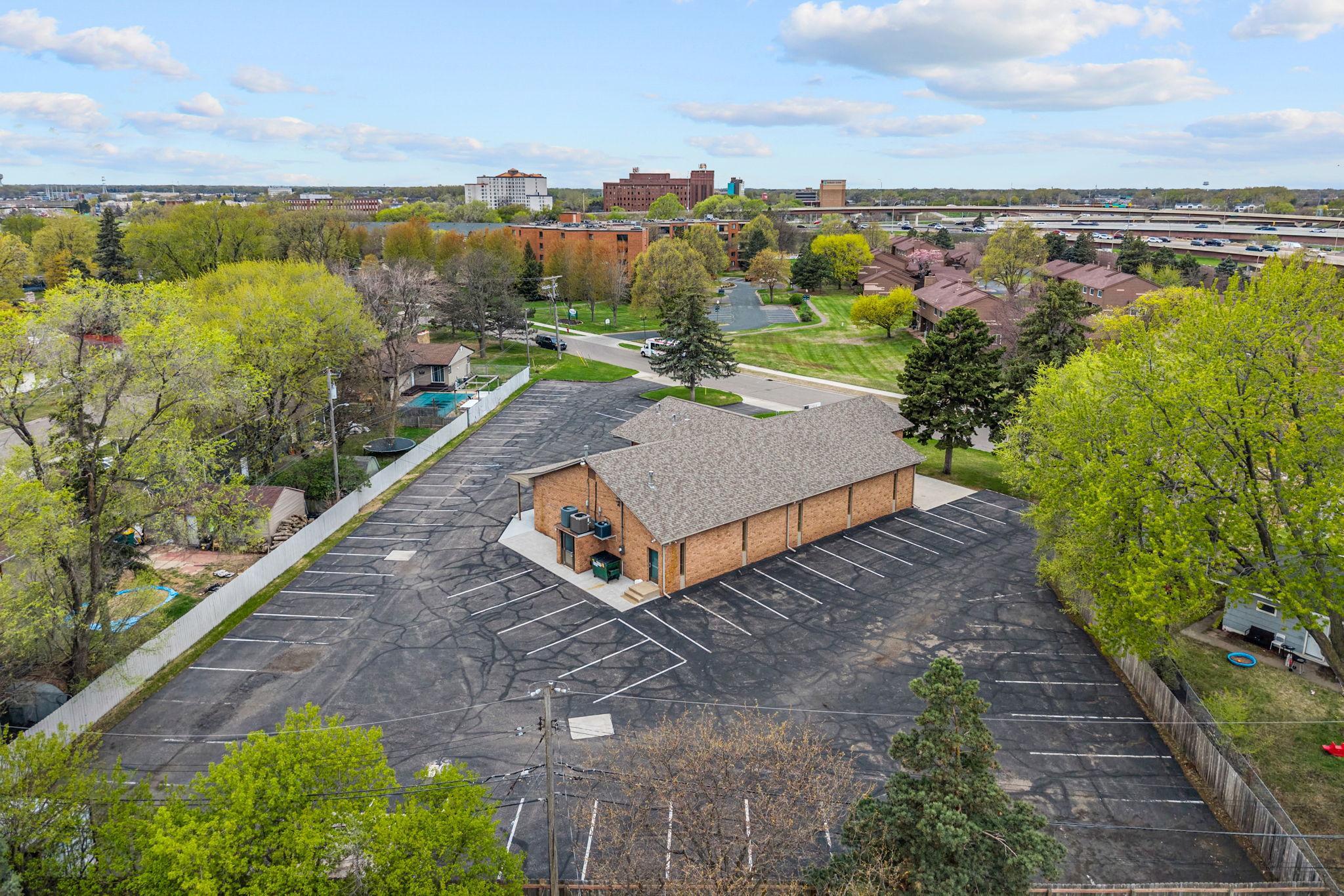22-web-or-mls-6206 Lilac Dr-22.jpg