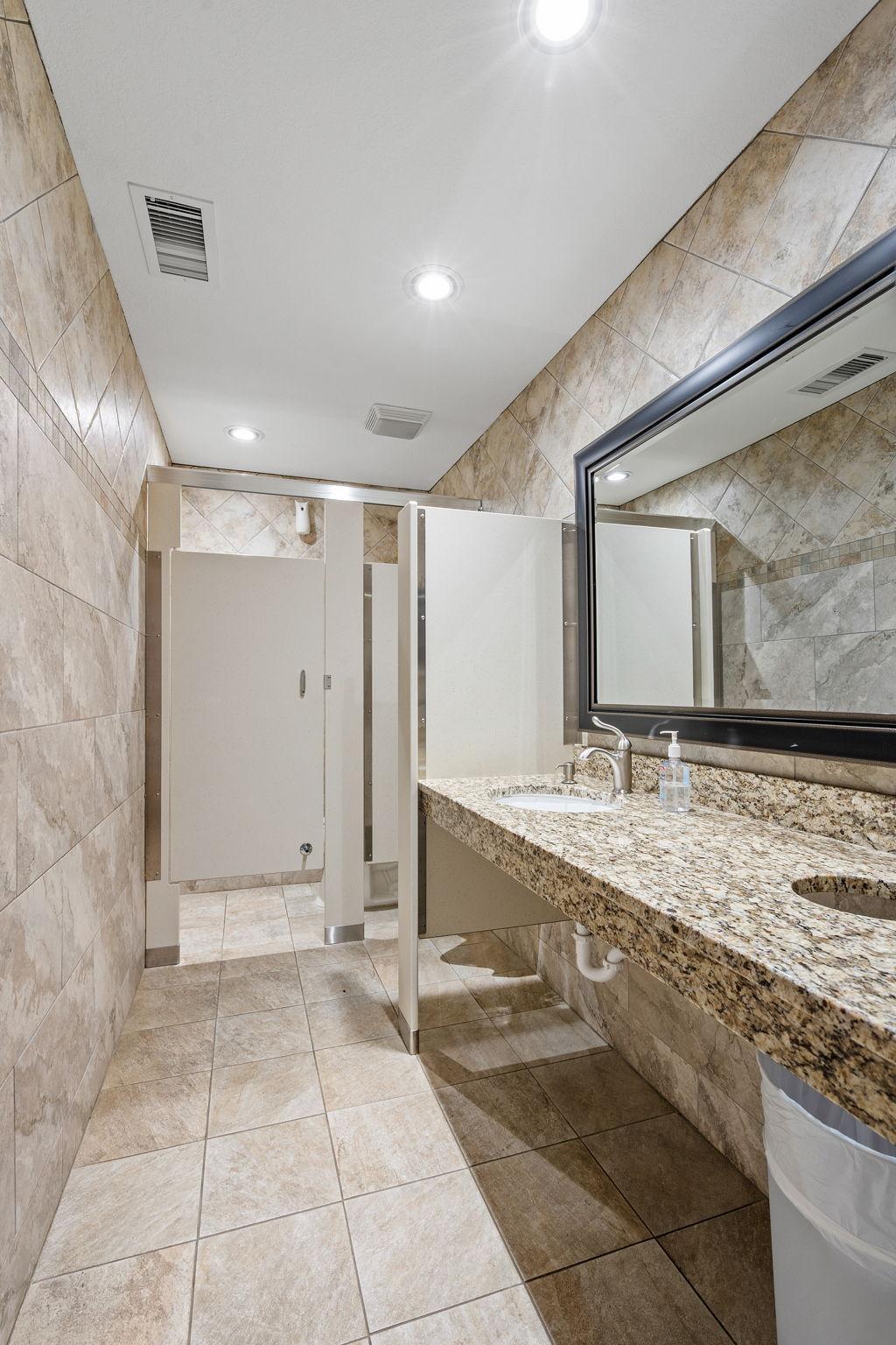 28-web-or-mls-6206 Lilac Dr-28.jpg