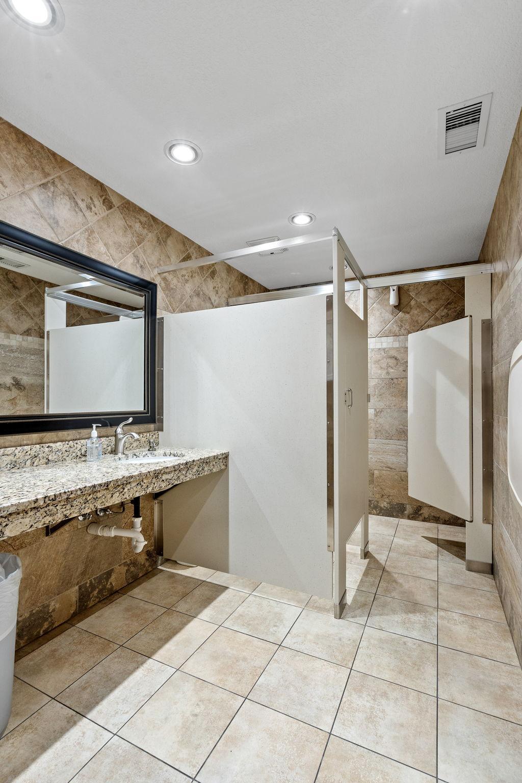 30-web-or-mls-6206 Lilac Dr-30.jpg