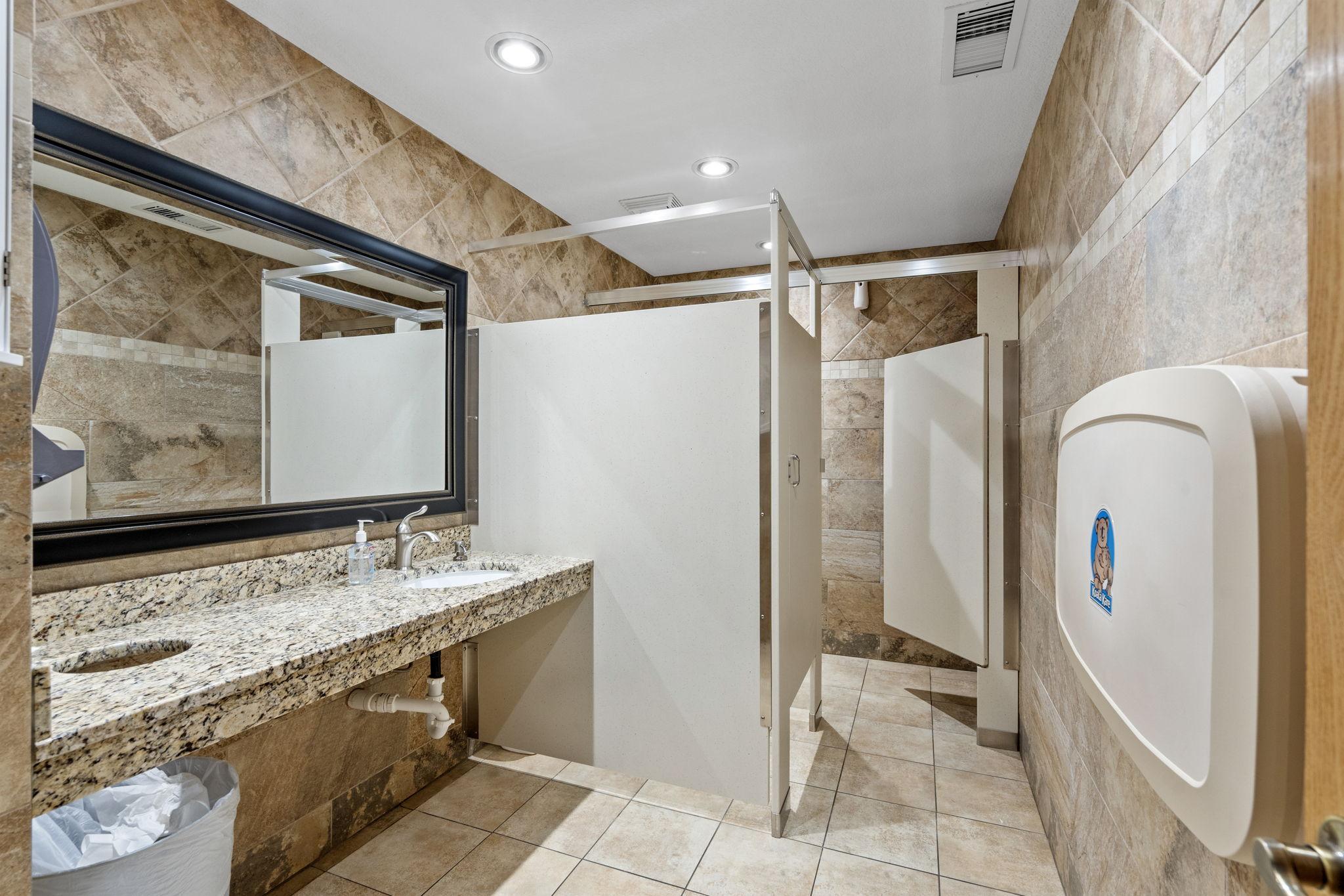 29-web-or-mls-6206 Lilac Dr-29.jpg