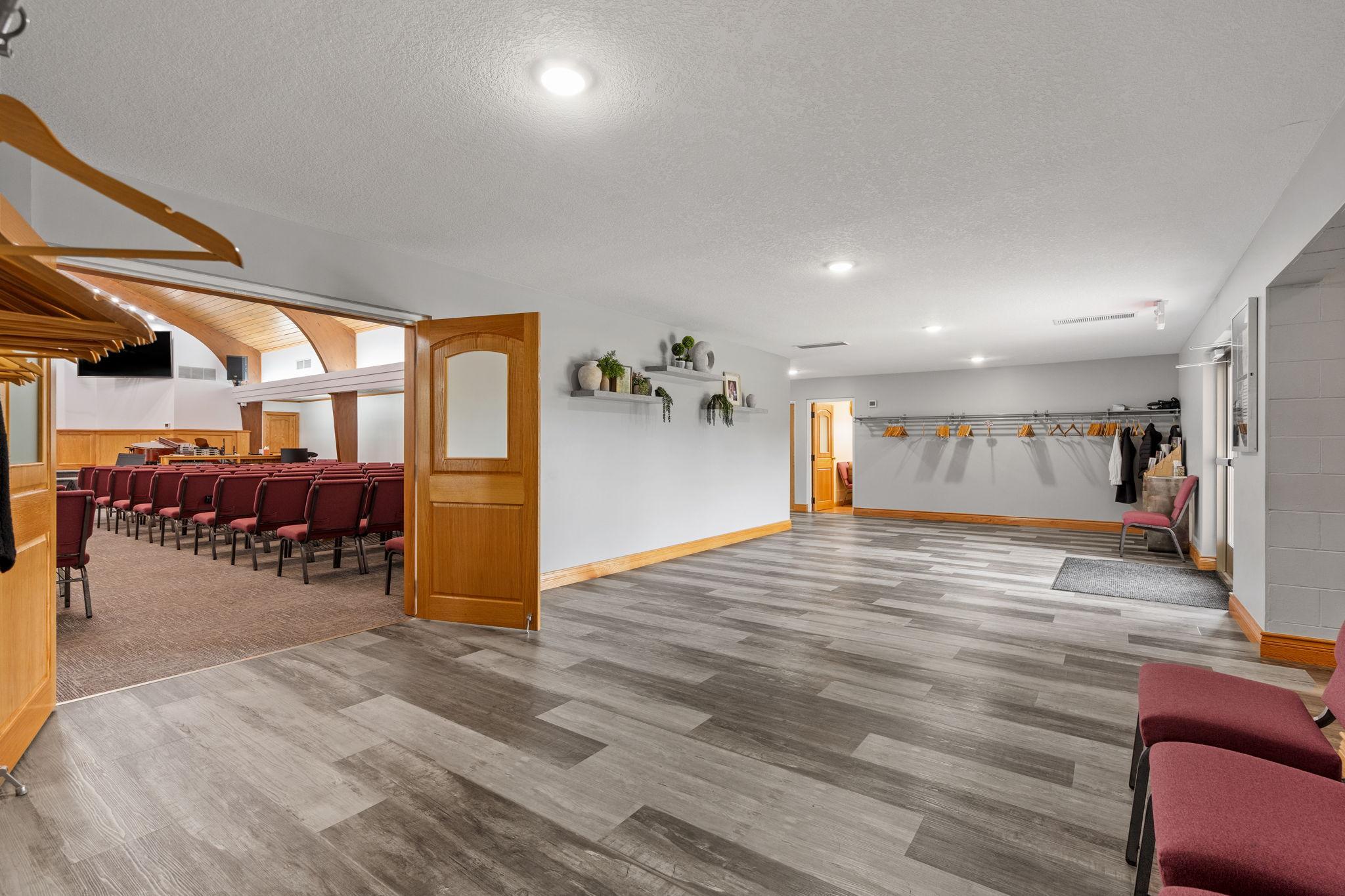 32-web-or-mls-6206 Lilac Dr-32.jpg