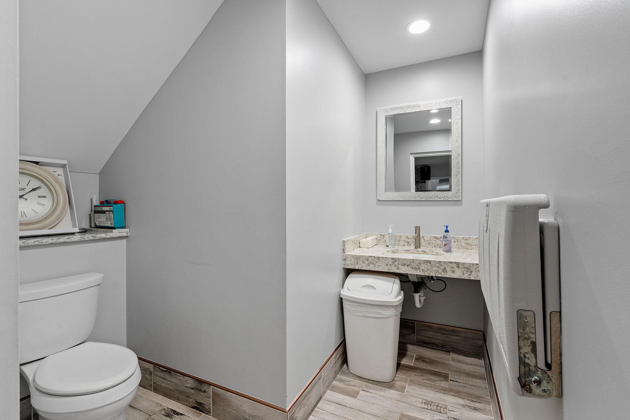 42-web-or-mls-6206 Lilac Dr-42.jpg