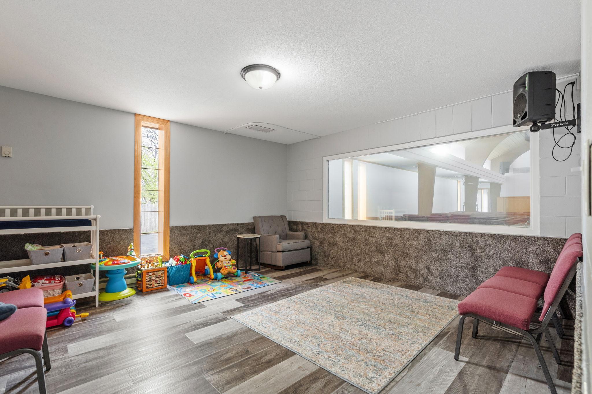 40-web-or-mls-6206 Lilac Dr-40.jpg