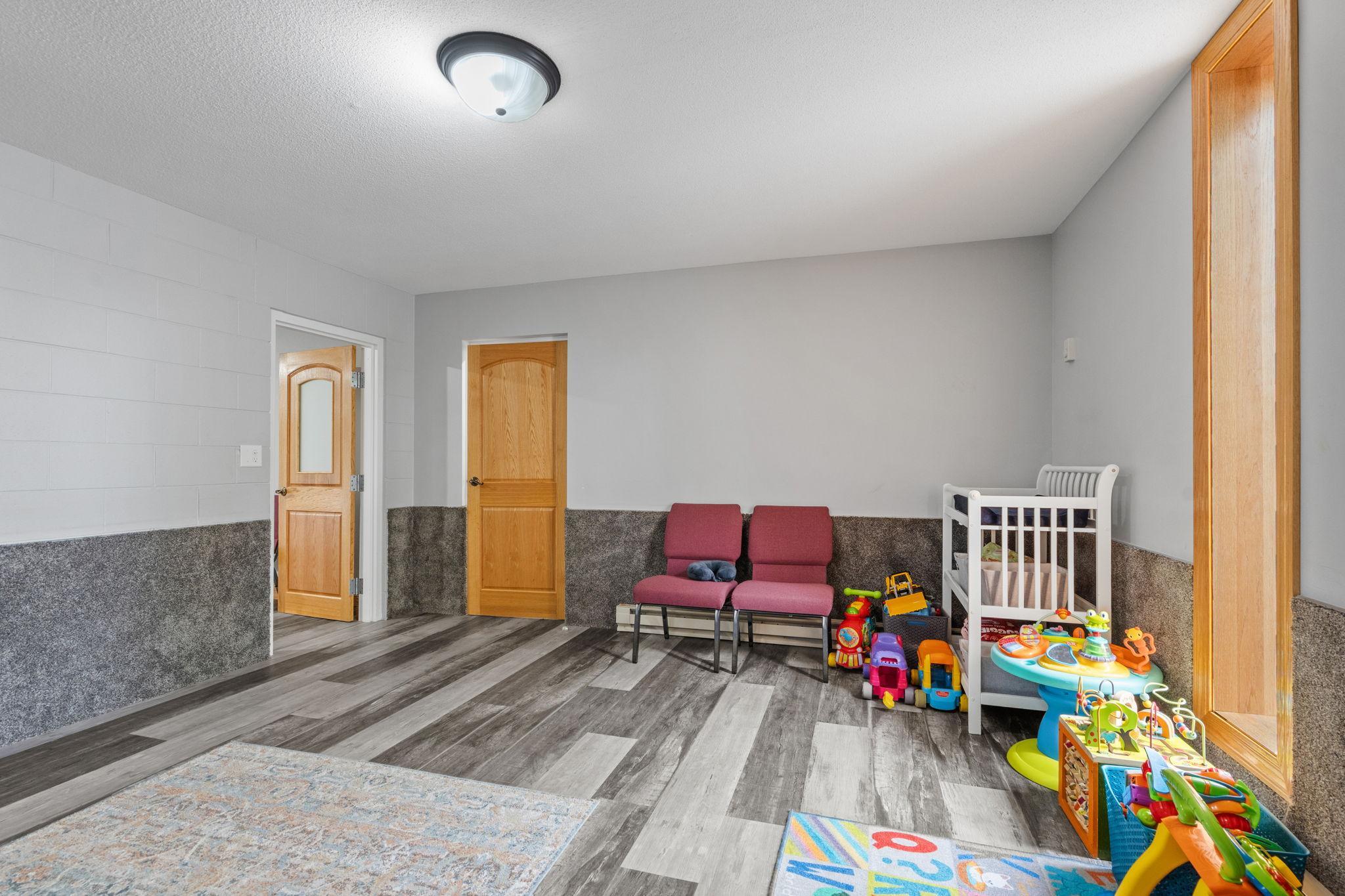 41-web-or-mls-6206 Lilac Dr-41.jpg