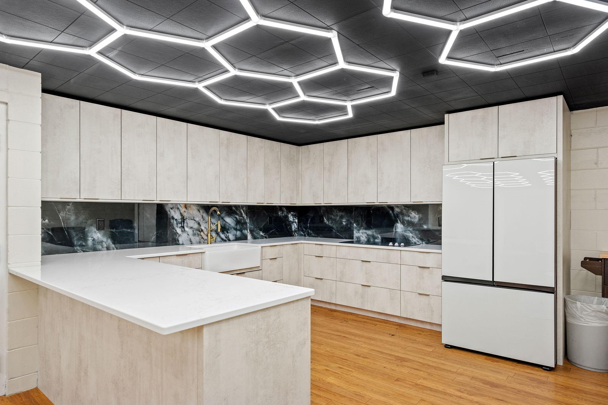 75-web-or-mls-6206 Lilac Dr-75.jpg