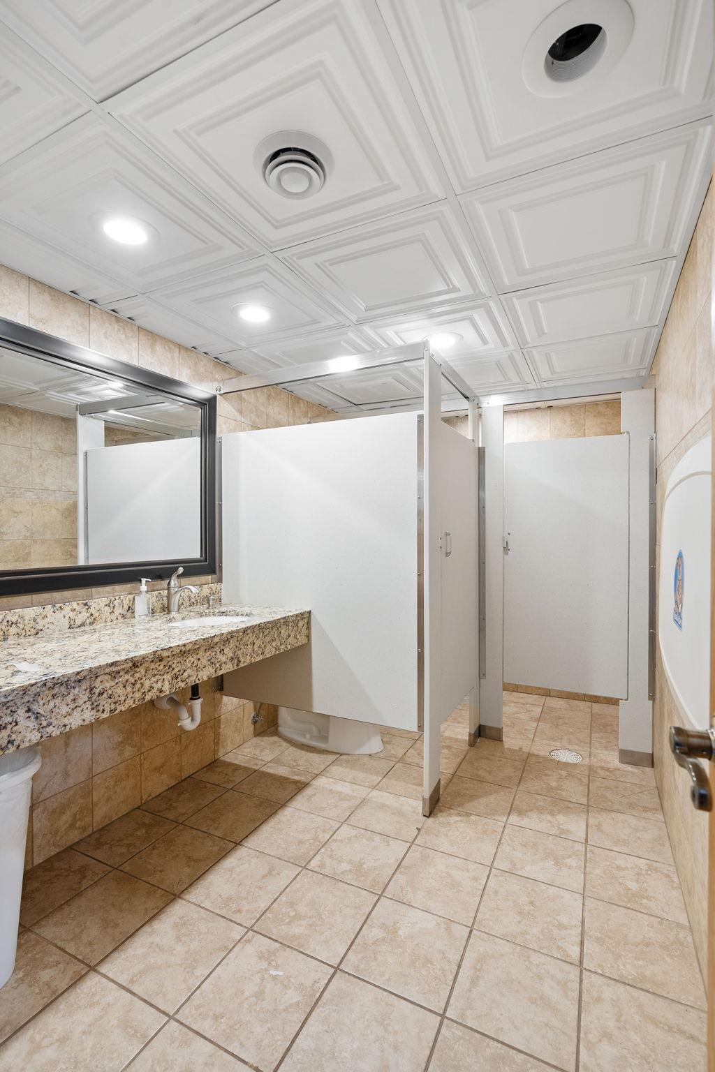 80-web-or-mls-6206 Lilac Dr-80.jpg