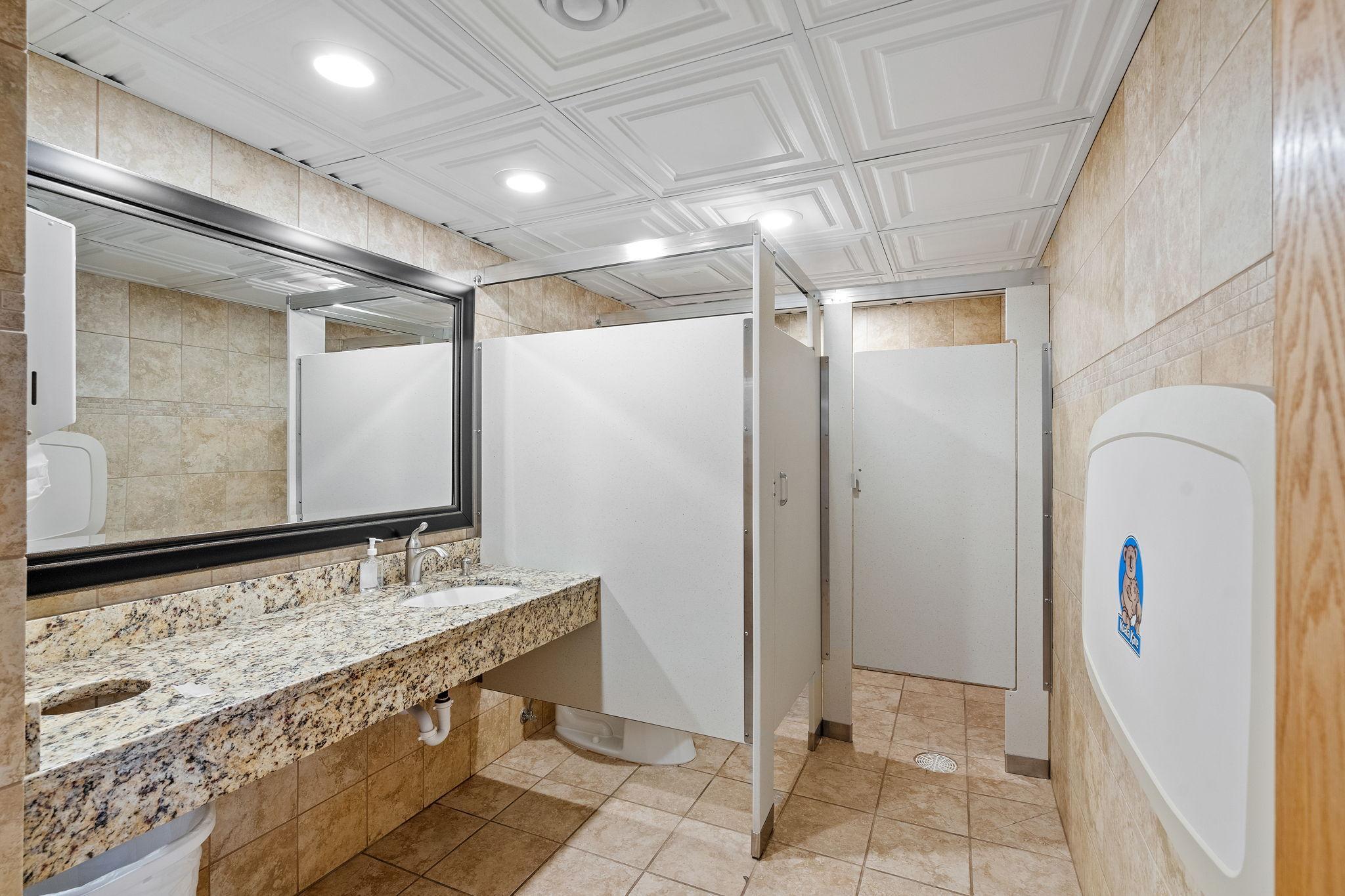 79-web-or-mls-6206 Lilac Dr-79.jpg