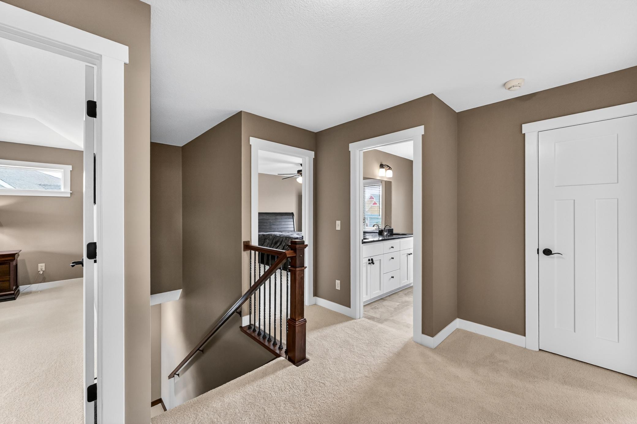 17-Upper Floor Hallway.jpg