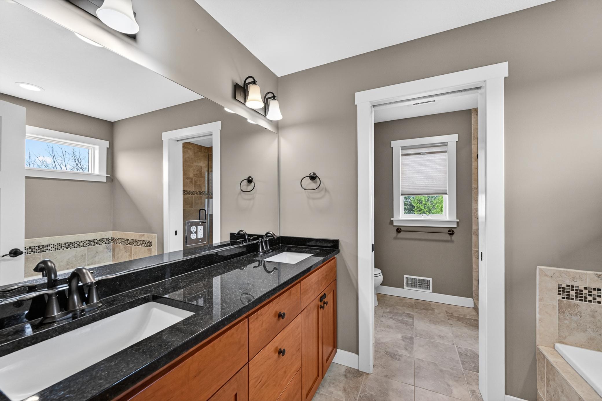 21-Master Bath.jpg