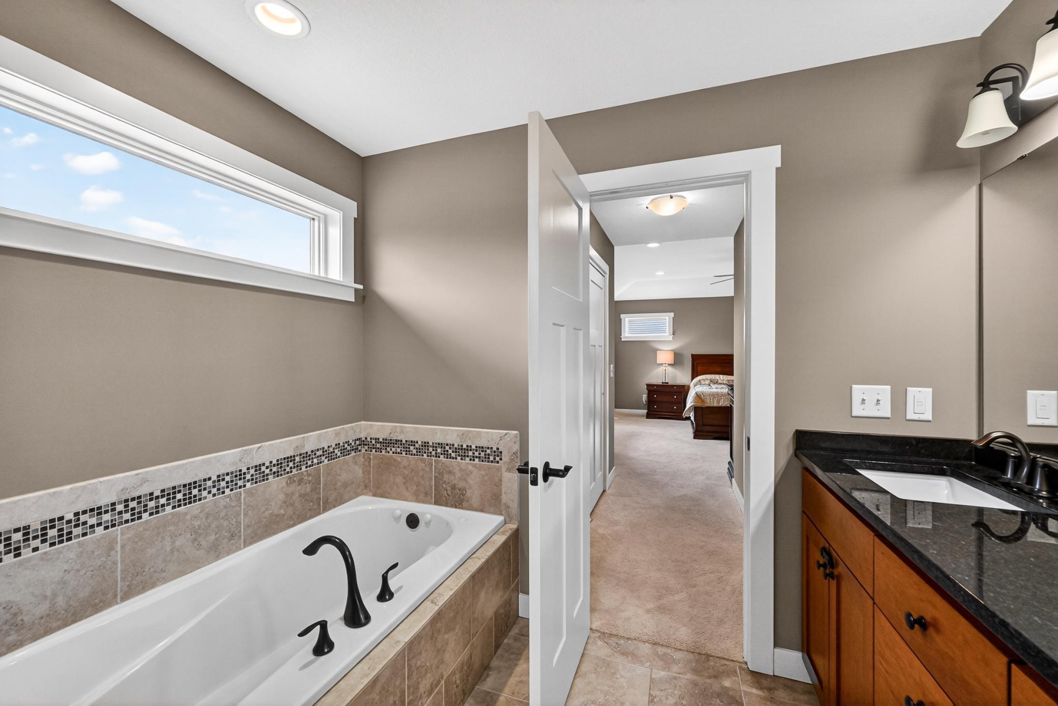 22-Master Bath.jpg