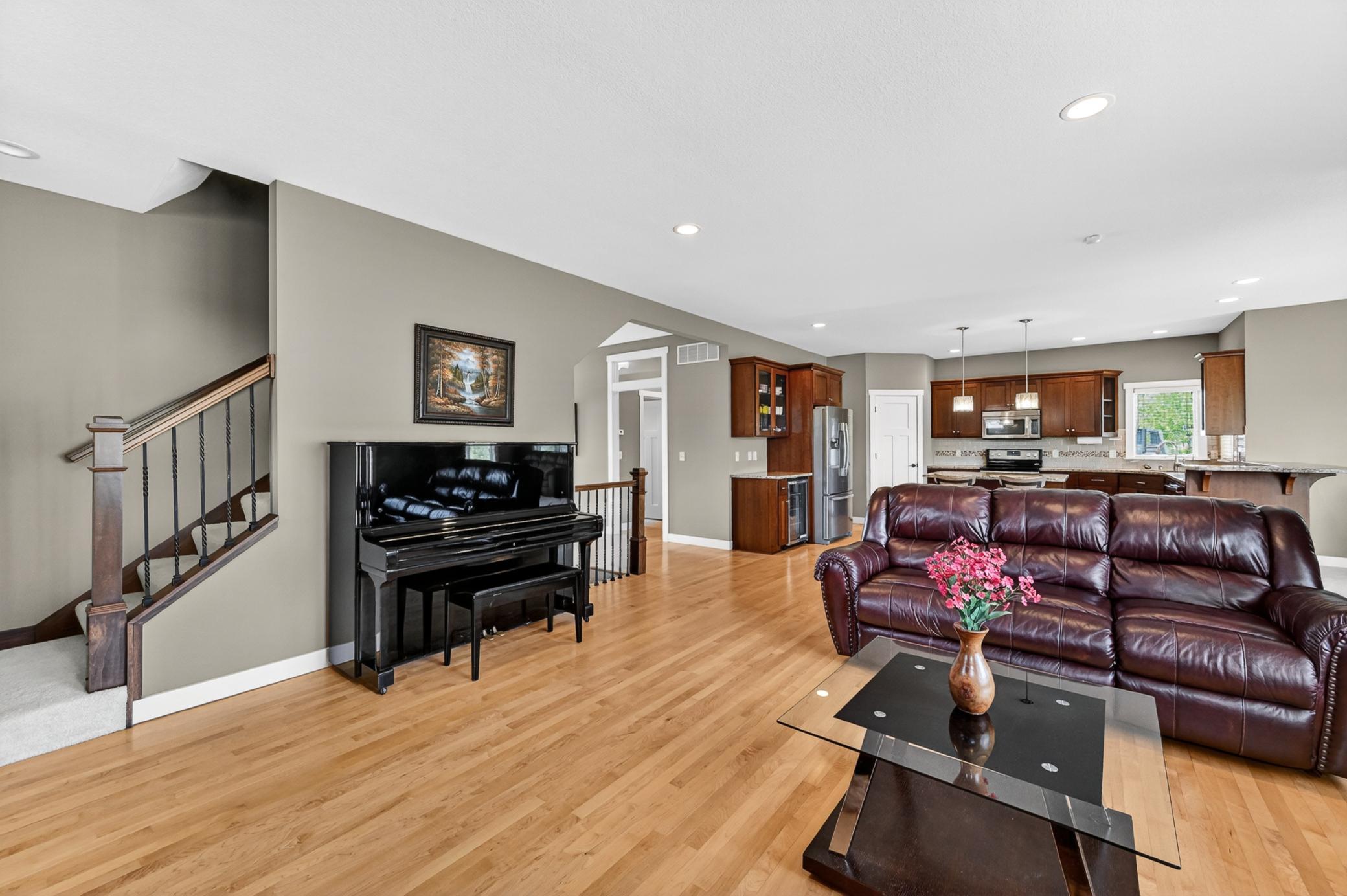 8-Living Room.jpg