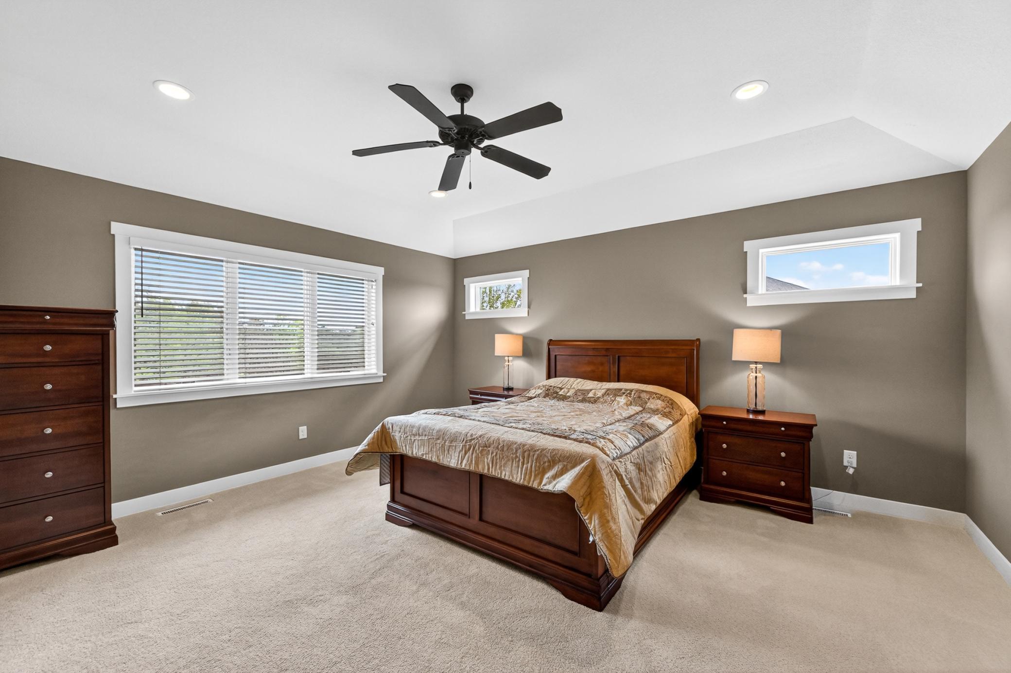 18-Master Bed- Upper Floor.jpg