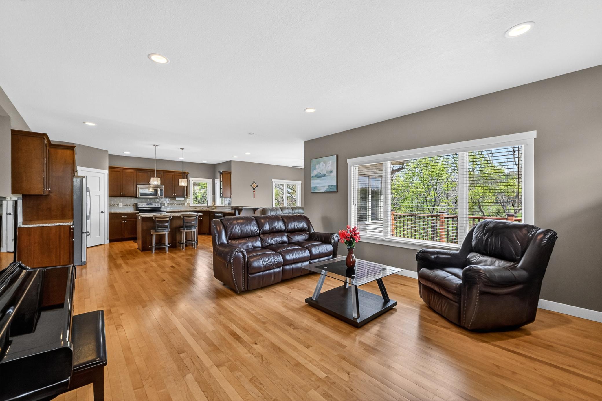 7-Living Room.jpg