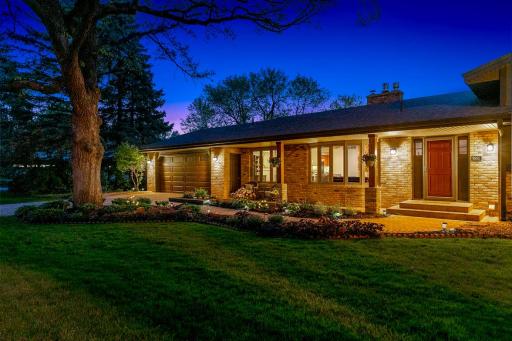 9885 Oak Shore Drive, Lakeville, MN 55044