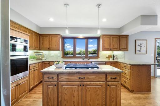 9885 Oak Shore Drive, Lakeville, MN 55044
