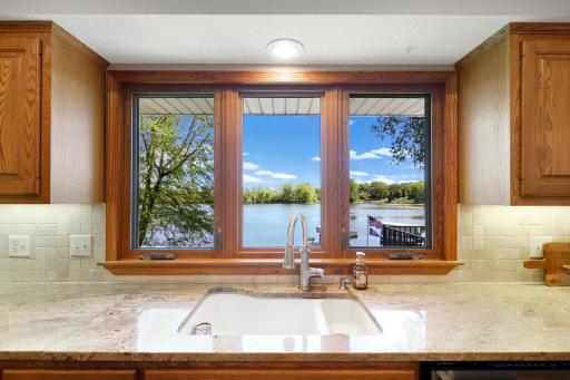 9885 Oak Shore Drive, Lakeville, MN 55044