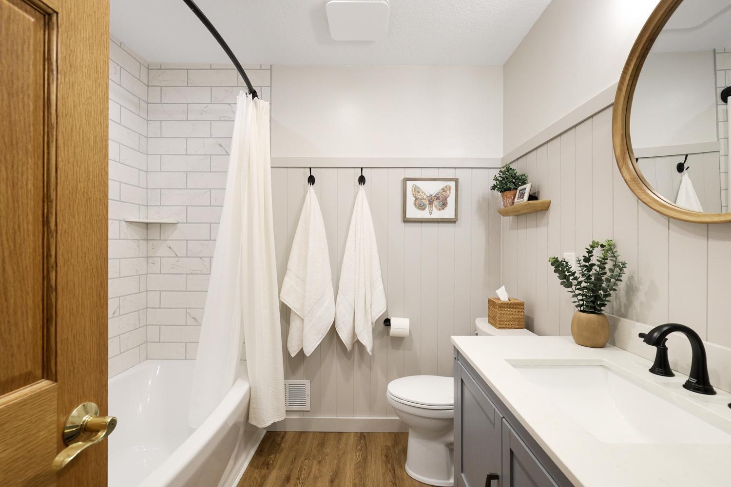 Newly remodeled full bathroom
