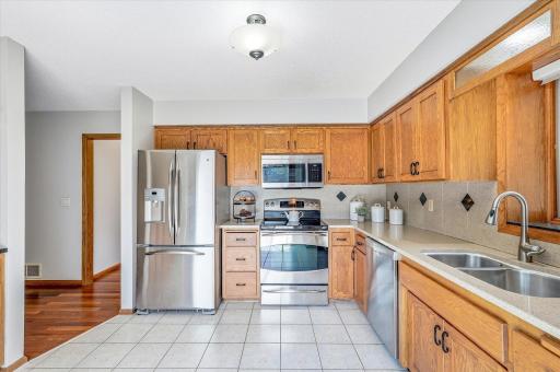 10247 Nottingham Trail, Eden Prairie, MN 55347