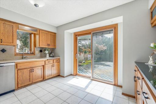 10247 Nottingham Trail, Eden Prairie, MN 55347